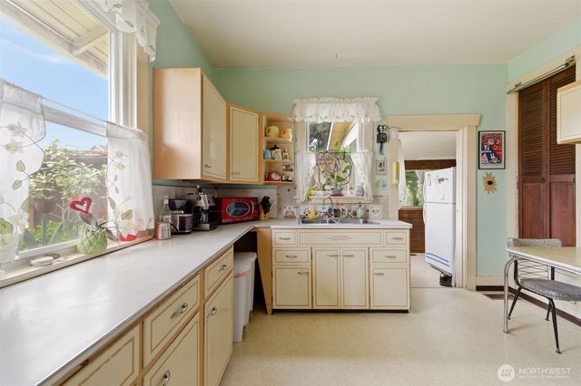 4837 S Sheridan Avenue, Tacoma, WA 98408