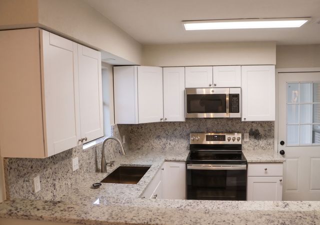 728 Cory Street, Grapevine, TX 76051