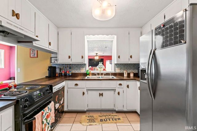 9967 N County Road 800 Road, Daleville, IN 47334