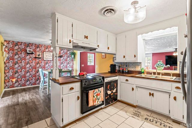 9967 N County Road 800 Road, Daleville, IN 47334