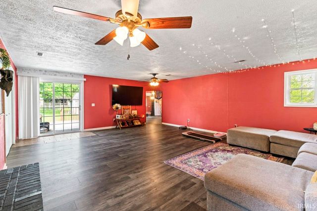 9967 N County Road 800 Road, Daleville, IN 47334