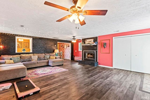 9967 N County Road 800 Road, Daleville, IN 47334