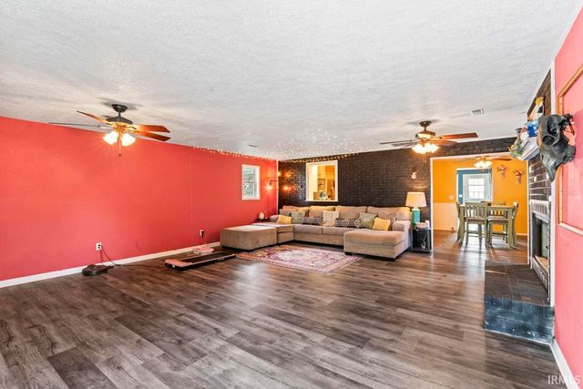 9967 N County Road 800 Road, Daleville, IN 47334