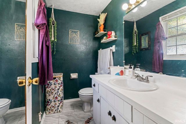 9967 N County Road 800 Road, Daleville, IN 47334
