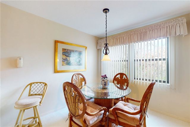 605 Timber Ridge Trail SW 102, Vero Beach, FL 32962