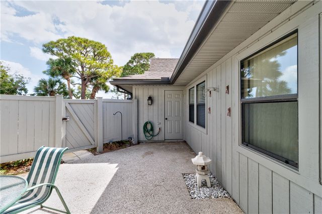 605 Timber Ridge Trail SW 102, Vero Beach, FL 32962