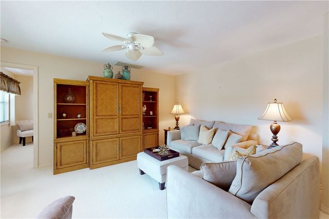 605 Timber Ridge Trail SW 102, Vero Beach, FL 32962