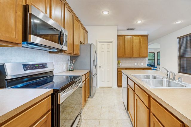 1304 Stone Mountain Parkway, Savannah, TX 76227