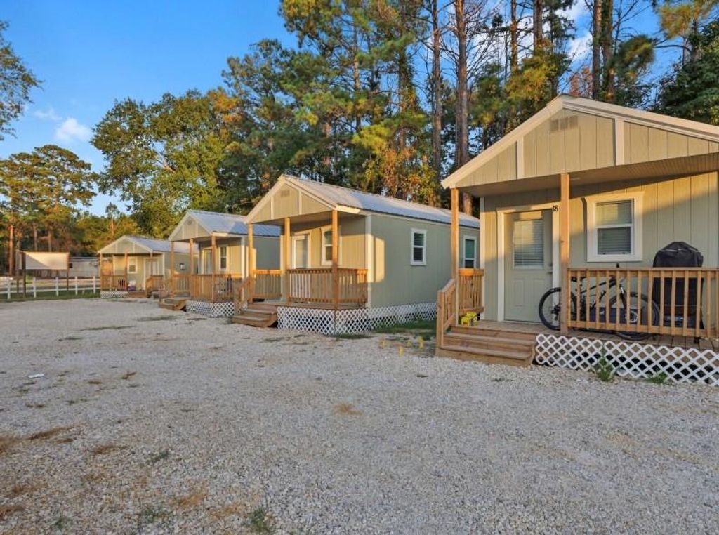 413 N Fm-356, Onalaska, TX 77360