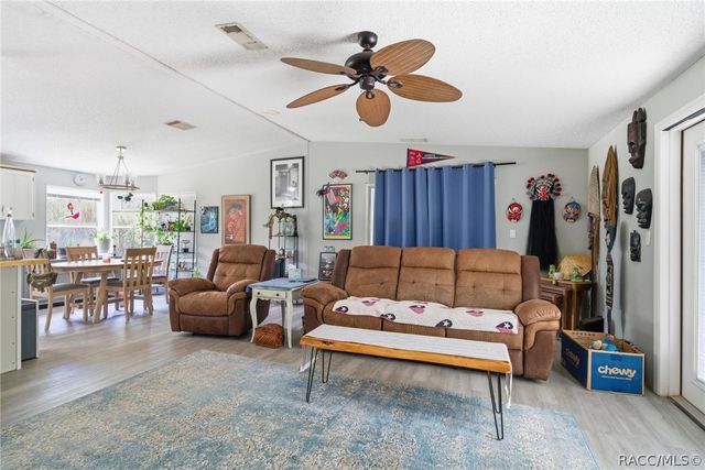 11065 W Townsend Lane, Homosassa, FL 34448