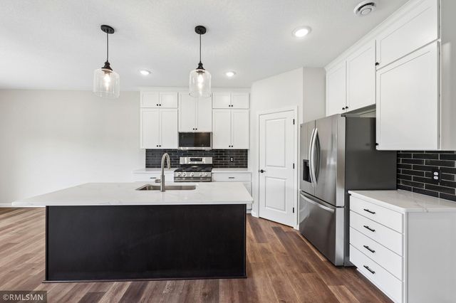 8982 Parkview Circle, Chisago City, MN 55013
