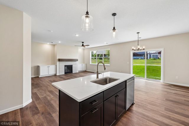 8982 Parkview Circle, Chisago City, MN 55013