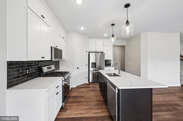 8982 Parkview Circle, Chisago City, MN 55013