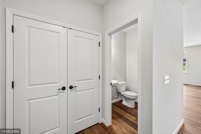 8982 Parkview Circle, Chisago City, MN 55013