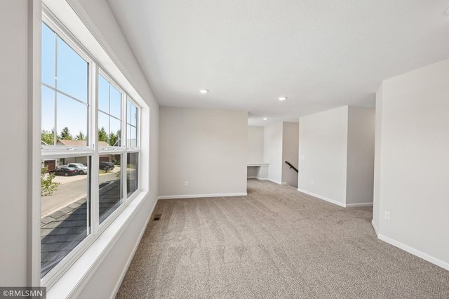 8982 Parkview Circle, Chisago City, MN 55013