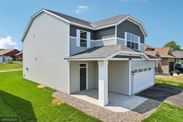 8982 Parkview Circle, Chisago City, MN 55013