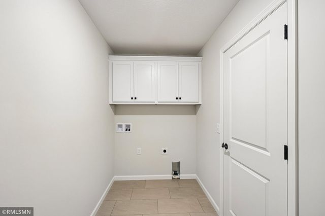 8982 Parkview Circle, Chisago City, MN 55013