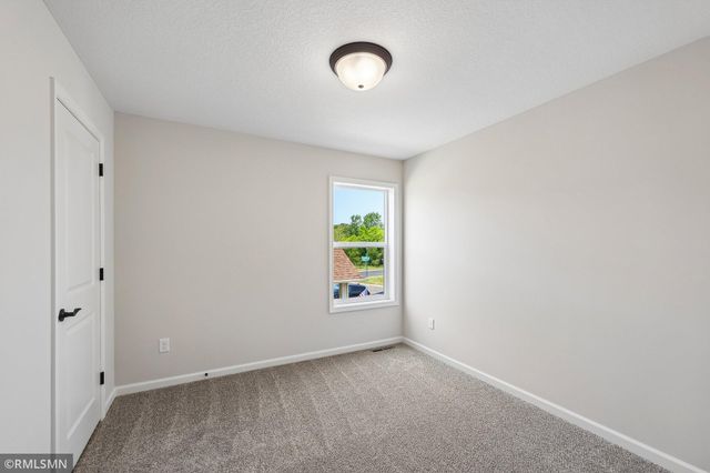 8982 Parkview Circle, Chisago City, MN 55013