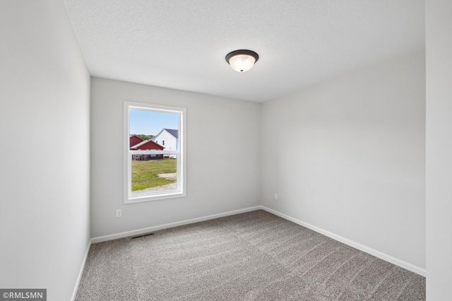 8982 Parkview Circle, Chisago City, MN 55013