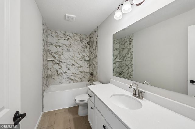 8982 Parkview Circle, Chisago City, MN 55013