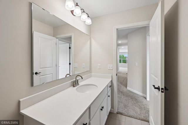 8982 Parkview Circle, Chisago City, MN 55013