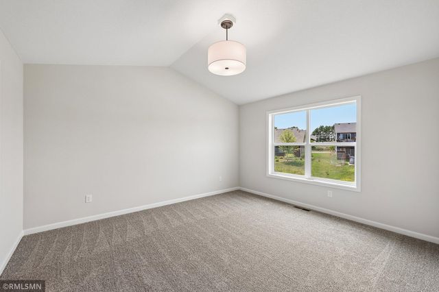 8982 Parkview Circle, Chisago City, MN 55013