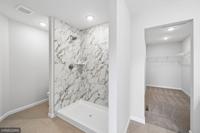 8982 Parkview Circle, Chisago City, MN 55013