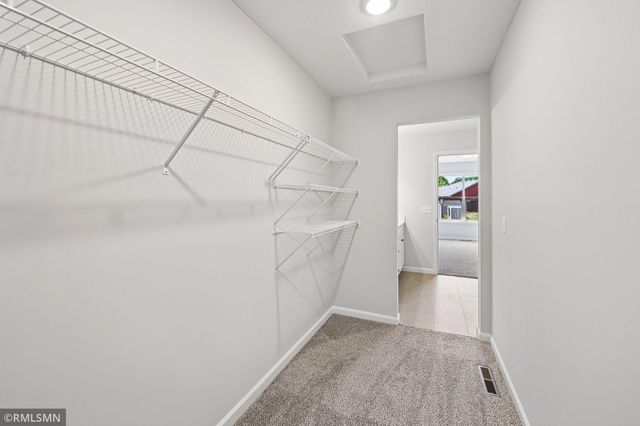 8982 Parkview Circle, Chisago City, MN 55013