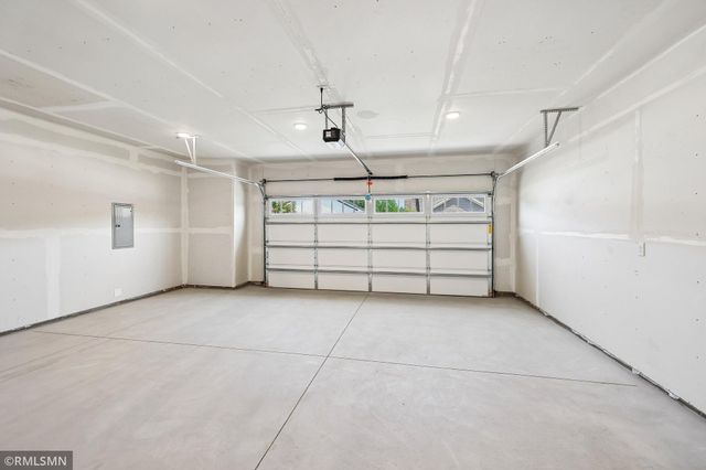 8982 Parkview Circle, Chisago City, MN 55013