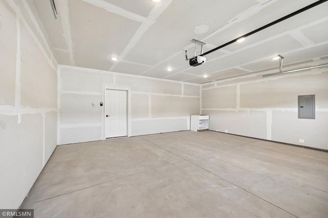 8982 Parkview Circle, Chisago City, MN 55013