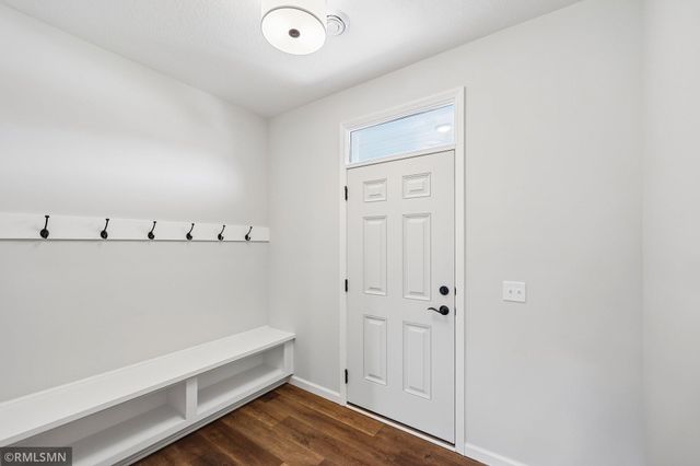 8982 Parkview Circle, Chisago City, MN 55013