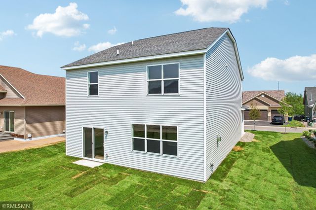 8982 Parkview Circle, Chisago City, MN 55013