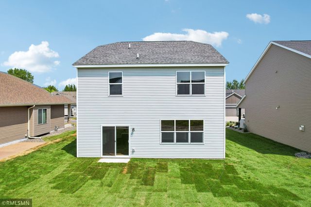 8982 Parkview Circle, Chisago City, MN 55013