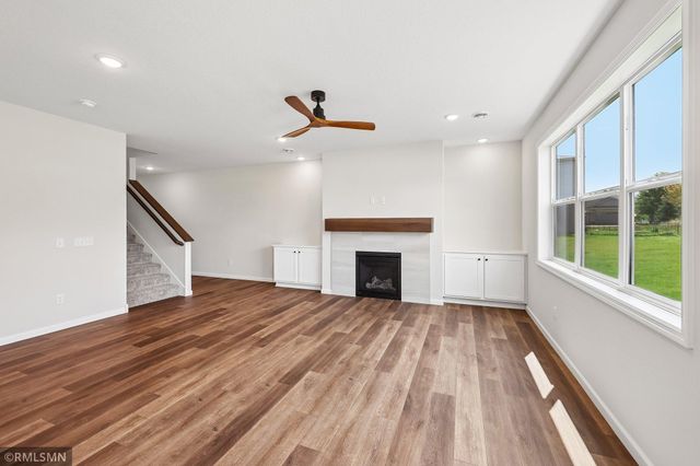 8982 Parkview Circle, Chisago City, MN 55013