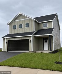 8982 Parkview Circle, Chisago City, MN 55013