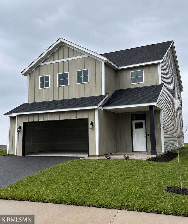 8982 Parkview Circle, Chisago City, MN 55013