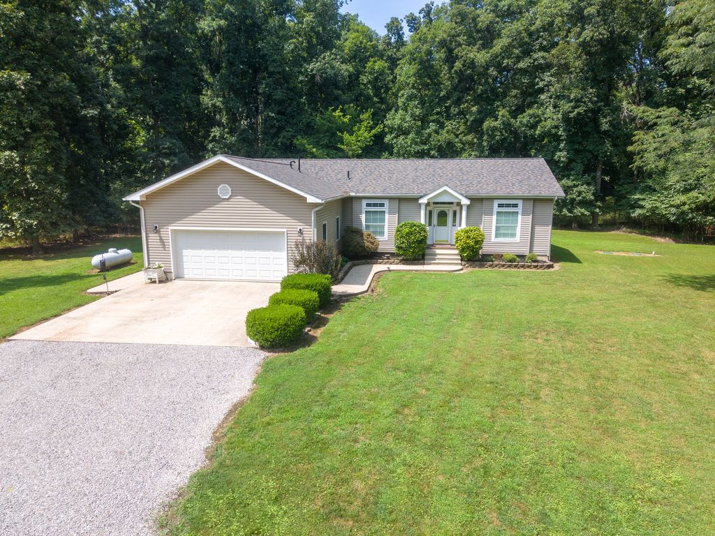 Image 1 of property listing at 15577 N Stone Lane, Mt Vernon, IL 62864