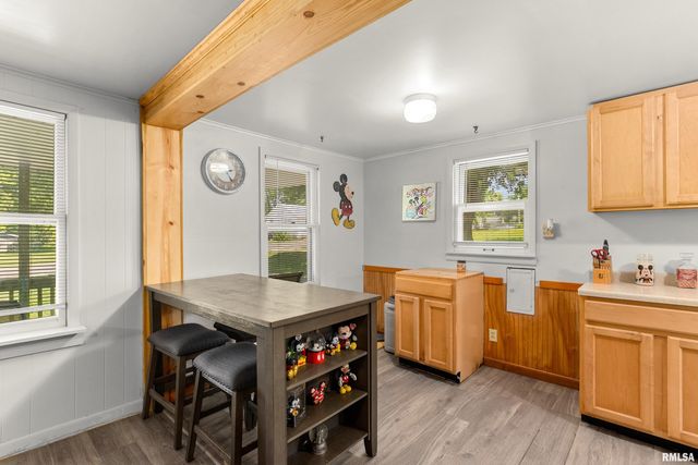 328 E HIGH Street, Creve Coeur, IL 61610