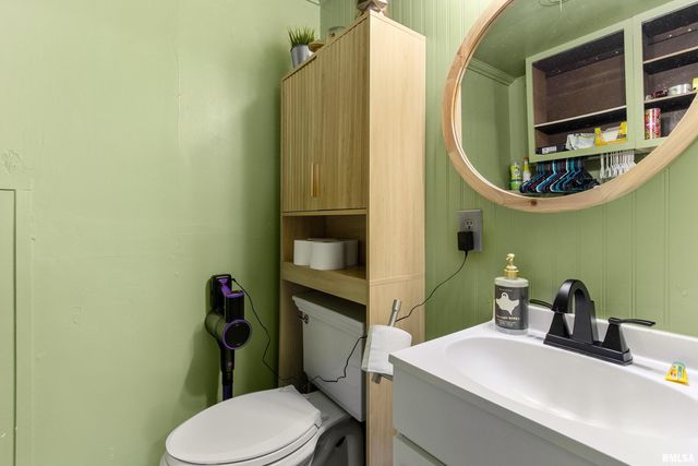 328 E HIGH Street, Creve Coeur, IL 61610