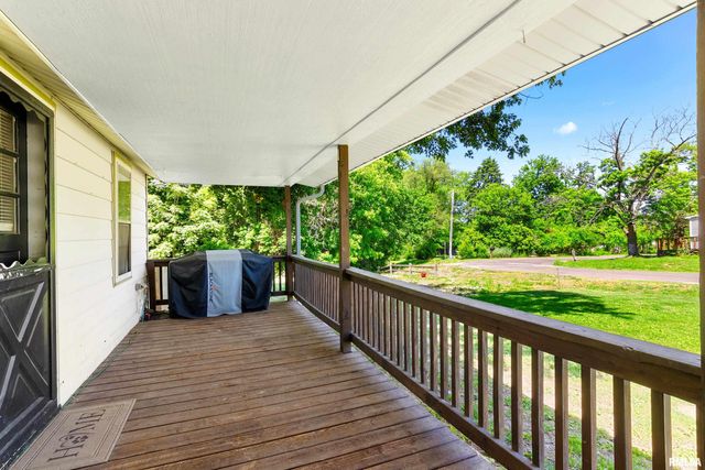 328 E HIGH Street, Creve Coeur, IL 61610