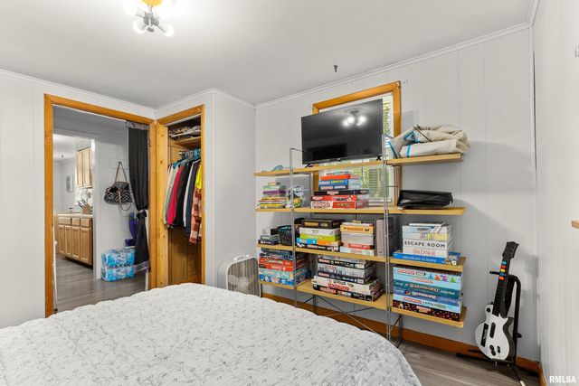 328 E HIGH Street, Creve Coeur, IL 61610