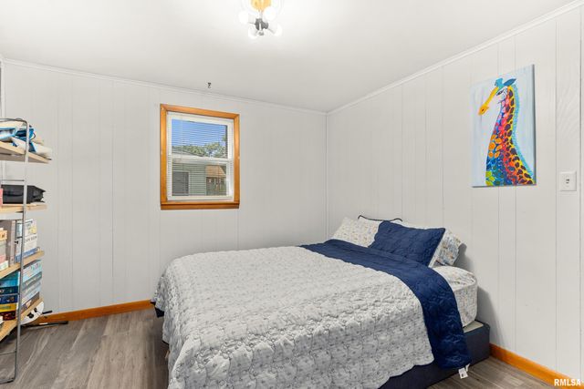 328 E HIGH Street, Creve Coeur, IL 61610