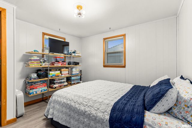 328 E HIGH Street, Creve Coeur, IL 61610