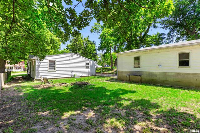 328 E HIGH Street, Creve Coeur, IL 61610
