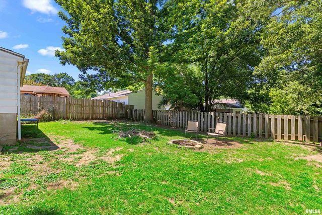 328 E HIGH Street, Creve Coeur, IL 61610