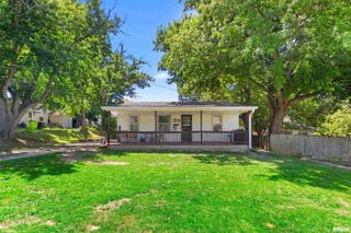 328 E HIGH Street, Creve Coeur, IL 61610