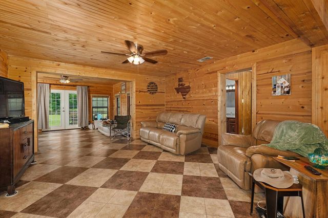 170 County Road 3311, De Berry, TX 75639