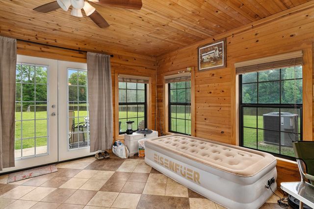 170 County Road 3311, De Berry, TX 75639