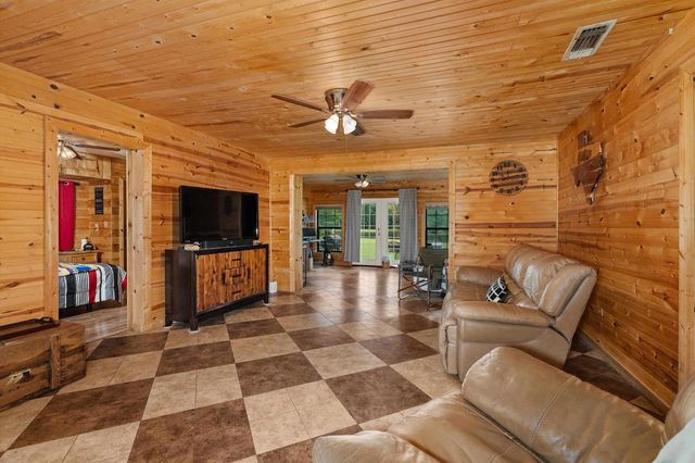 170 County Road 3311, De Berry, TX 75639