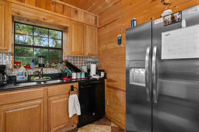 170 County Road 3311, De Berry, TX 75639